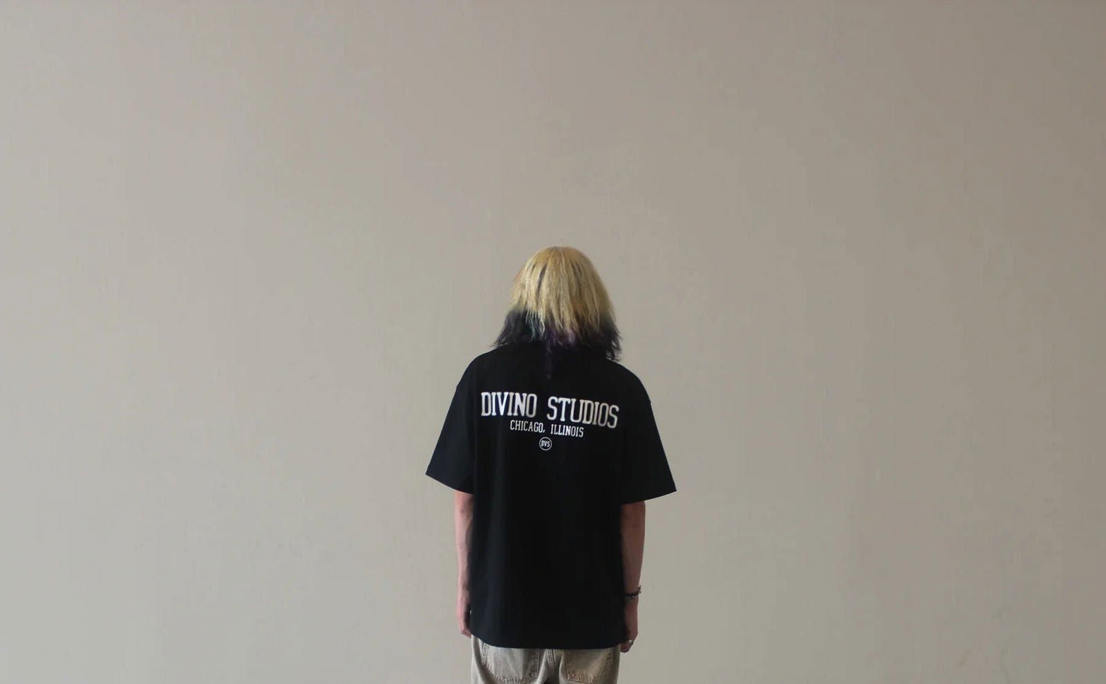"BLACK DIVINO STUDIOS DOTTED" T-Shirt - VOTYDivino