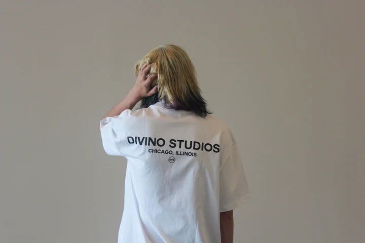 "WHITE DIVINO STUDIOS" T-Shirt - VOTYDivino
