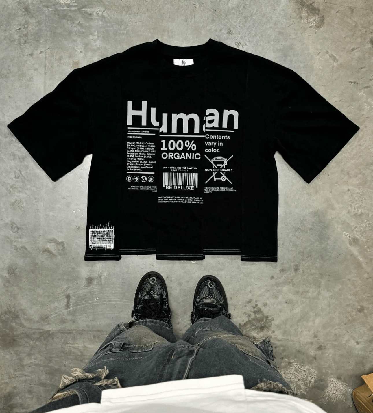 DELUXE HUMAN BLACK TEE - VOTYDeluxe Hills