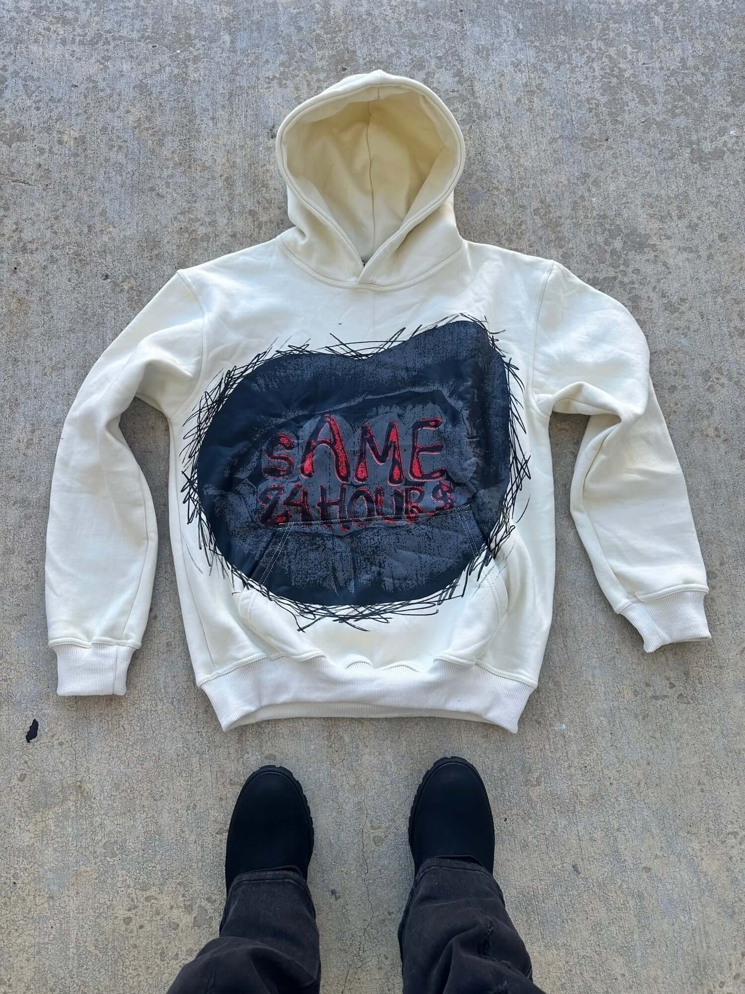 "Same 24 Lips" Hoodie (Biege) - VOTYSame24Hours